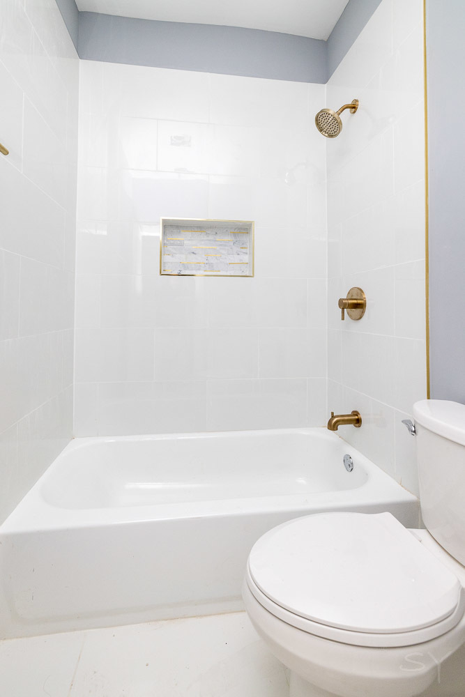 2450 South Oakley Avenue, Unit 2R Chicago, IL 60608 - Photo 9 of 9 a bathroom with a white bath tub