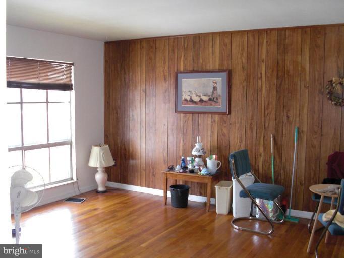 906 Chariot Road Reisterstown, MD 21136 - Photo 2 of 13 Living Room