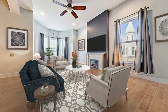 $599,000 | 2058 West Washington Boulevard, Chicago, IL 60612