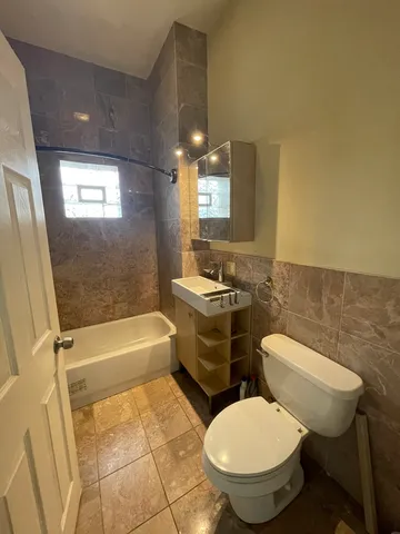 $599,000 | 2058 West Washington Boulevard, Chicago, IL 60612