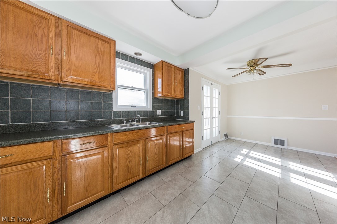 3786 Wallingford Road South Euclid, OH 44121 - Photo 5 of 25