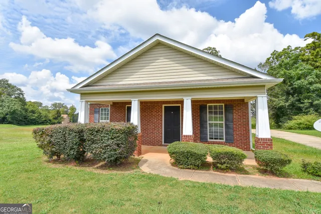 $220,000 | 202 Northside Drive, Barnesville, GA 30204