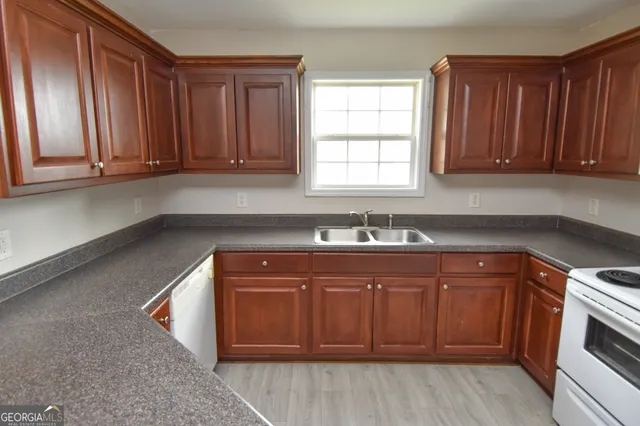 $220,000 | 202 Northside Drive, Barnesville, GA 30204