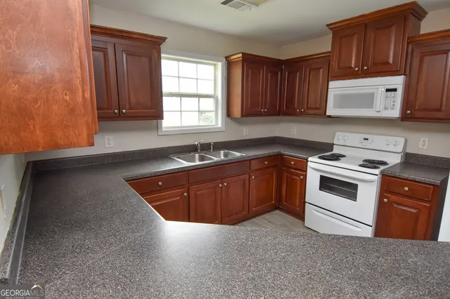 $220,000 | 202 Northside Drive, Barnesville, GA 30204