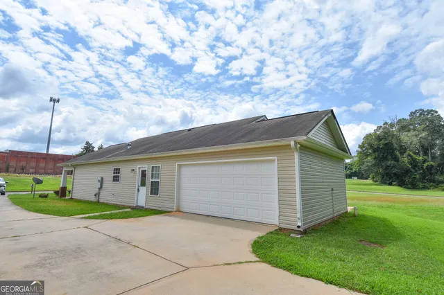 $220,000 | 202 Northside Drive, Barnesville, GA 30204