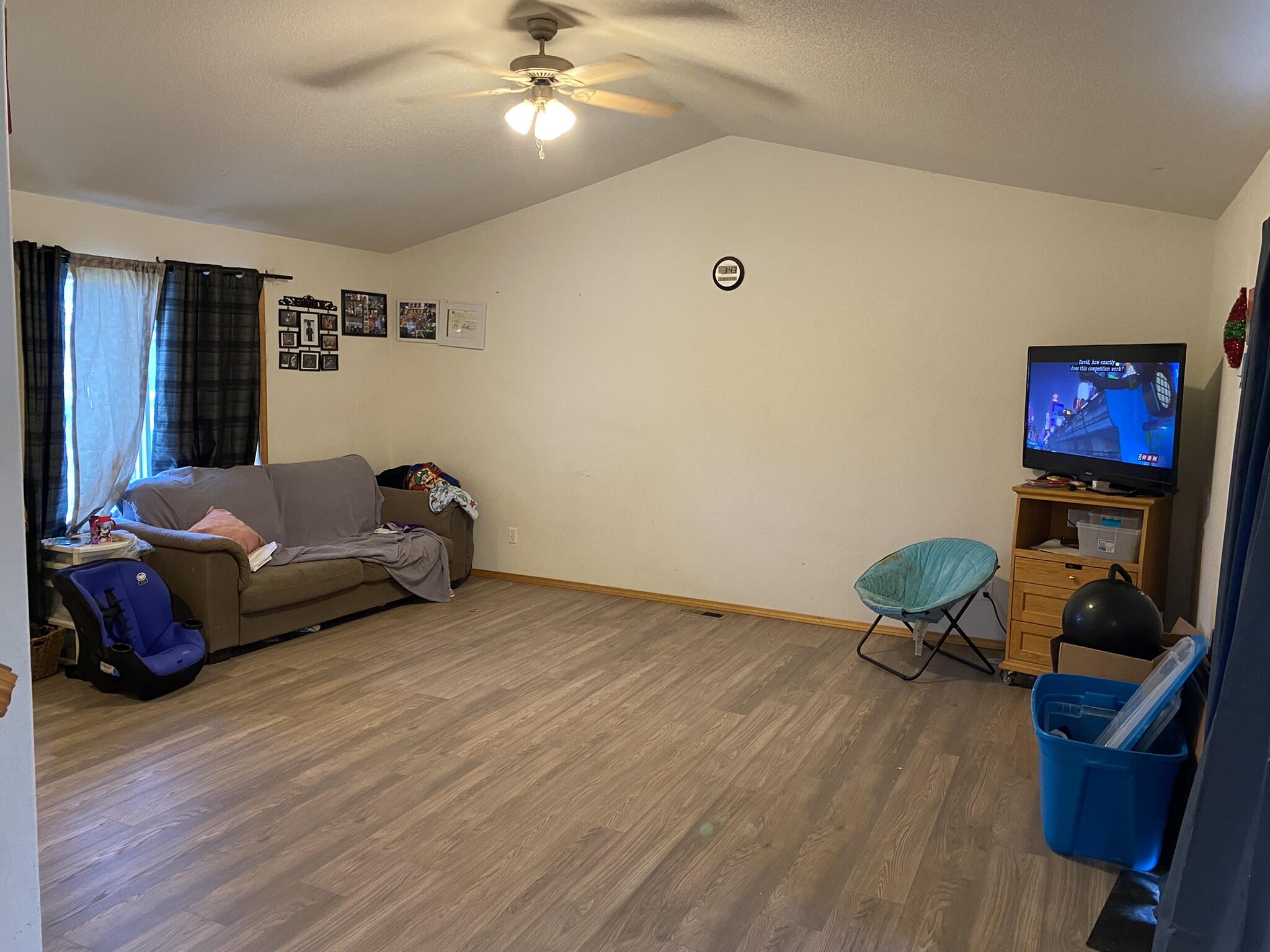 328 Center Ridge Drive Culver, OR 97734 - Photo 3 of 15 Living Room with vaulted ceilings.
