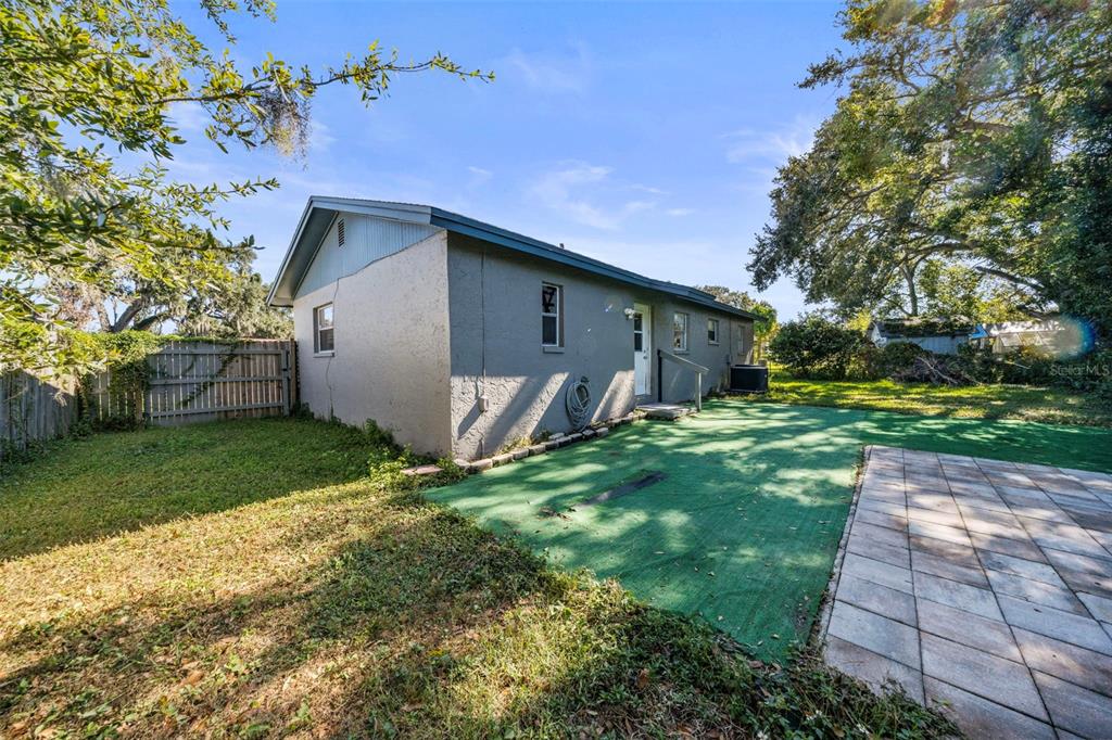 114 Inwood Circle Brandon, FL 33510 - Photo 23 of 31 a backyard of a house with plants and large tree