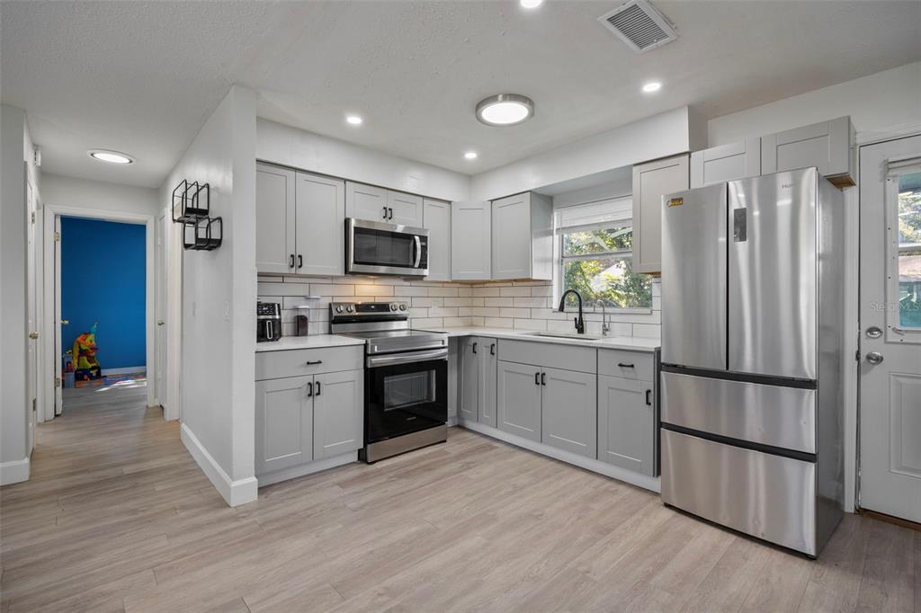 114 Inwood Circle Brandon, FL 33510 - Photo 8 of 31 a kitchen with a refrigerator a stove top oven and sink