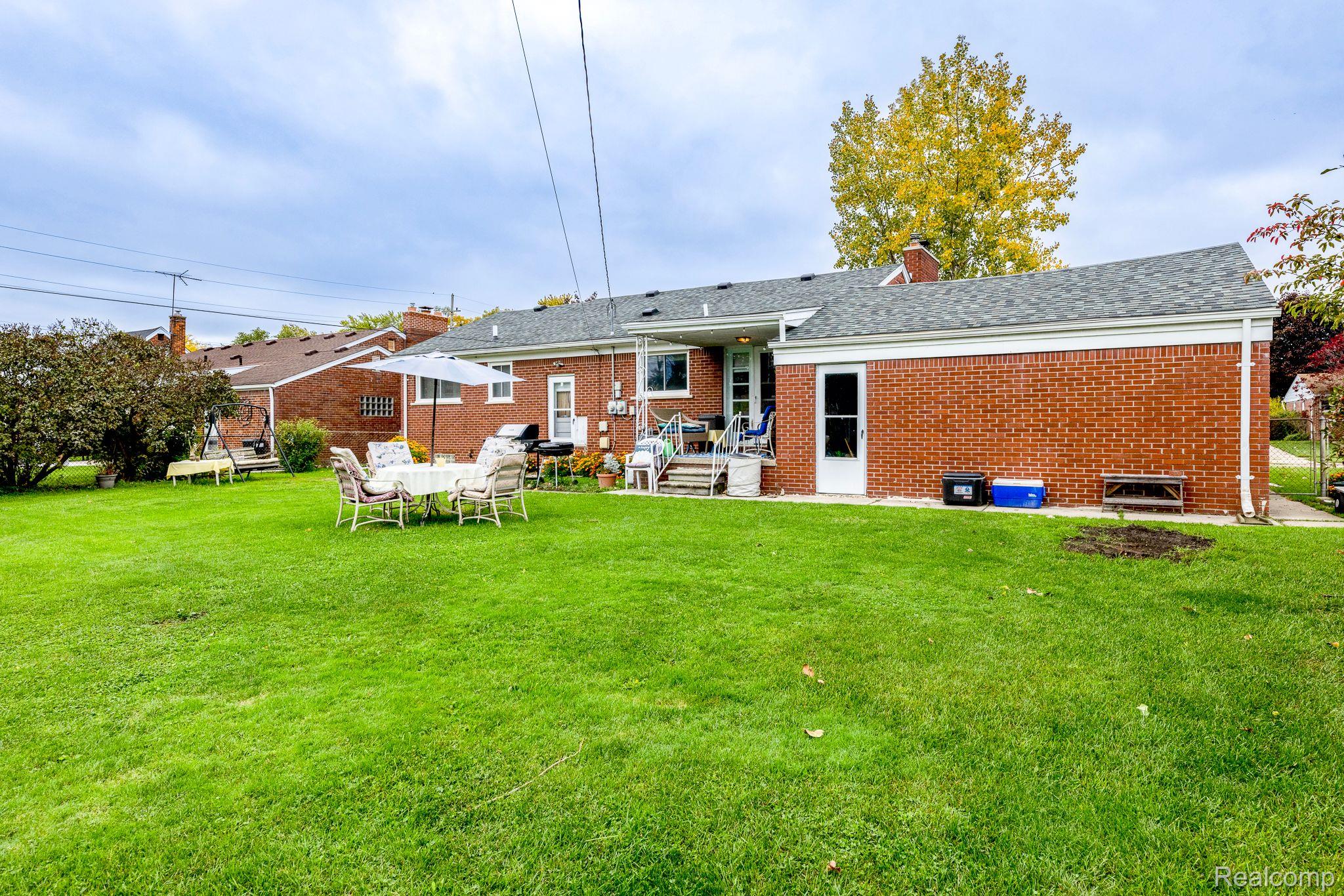 23730 Roxana Avenue Eastpointe, MI 48021 - Photo 3 of 35 Gallery Image 3