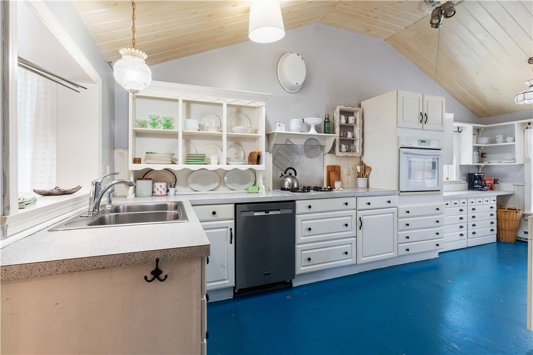 30 Loring Road Bristol, RI 02809 - Photo 4 of 32
