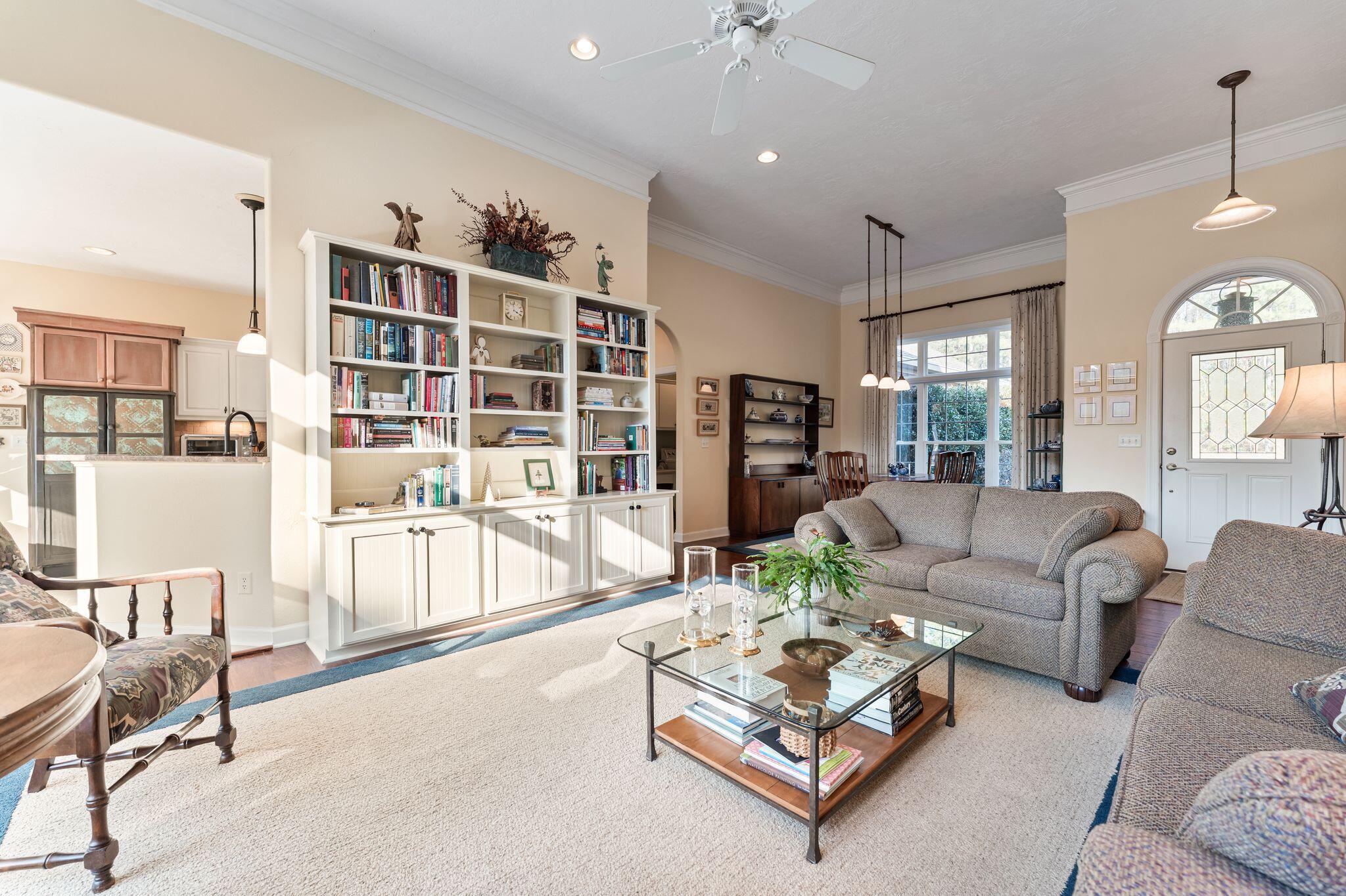 117 Kershaw Lane McCormick, SC 29835 - Photo 11 of 70 Living Room (Main Level)