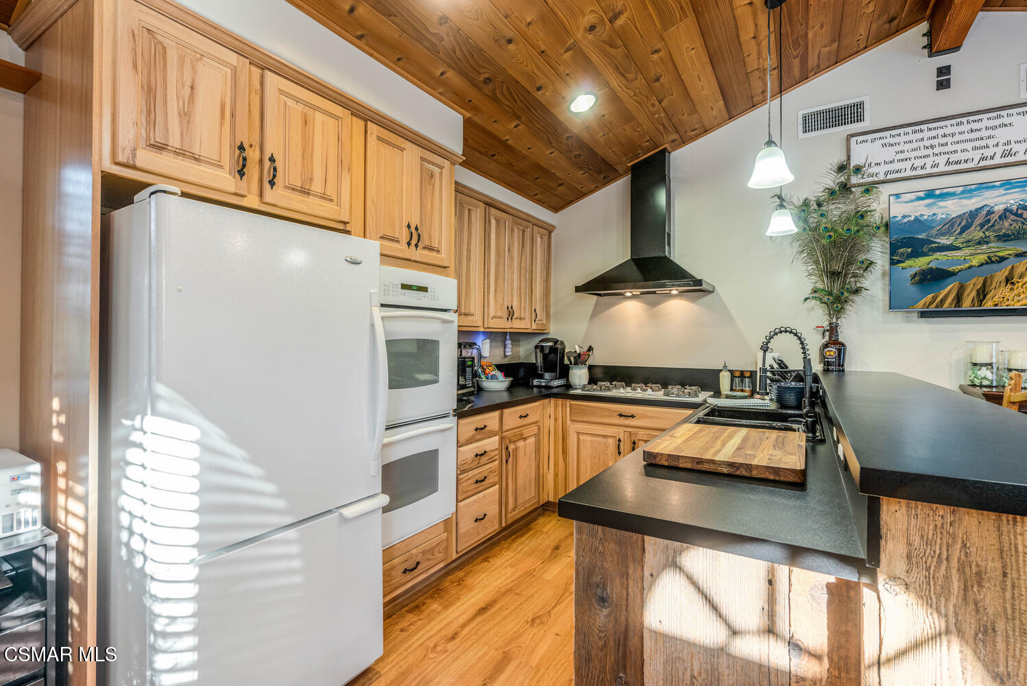 1088 Alta Vista Road Simi Valley, CA 93063 - Photo 13 of 24 1088 Alta Vista Great Room 6