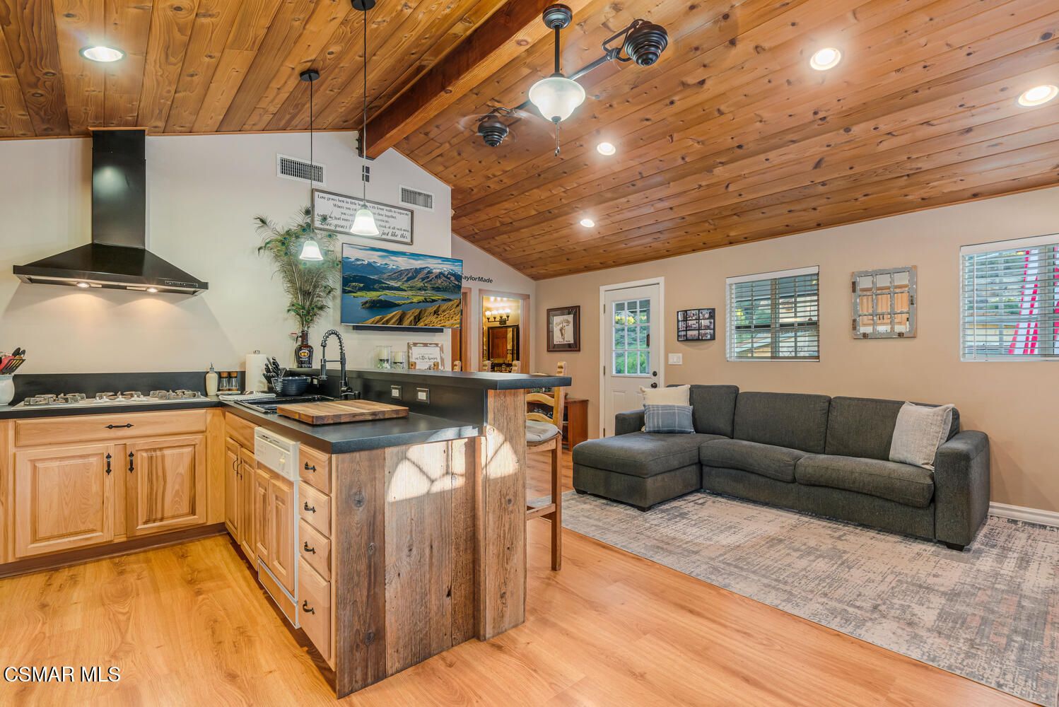 1088 Alta Vista Road Simi Valley, CA 93063 - Photo 14 of 24 1088 Alta Vista Great Room 8