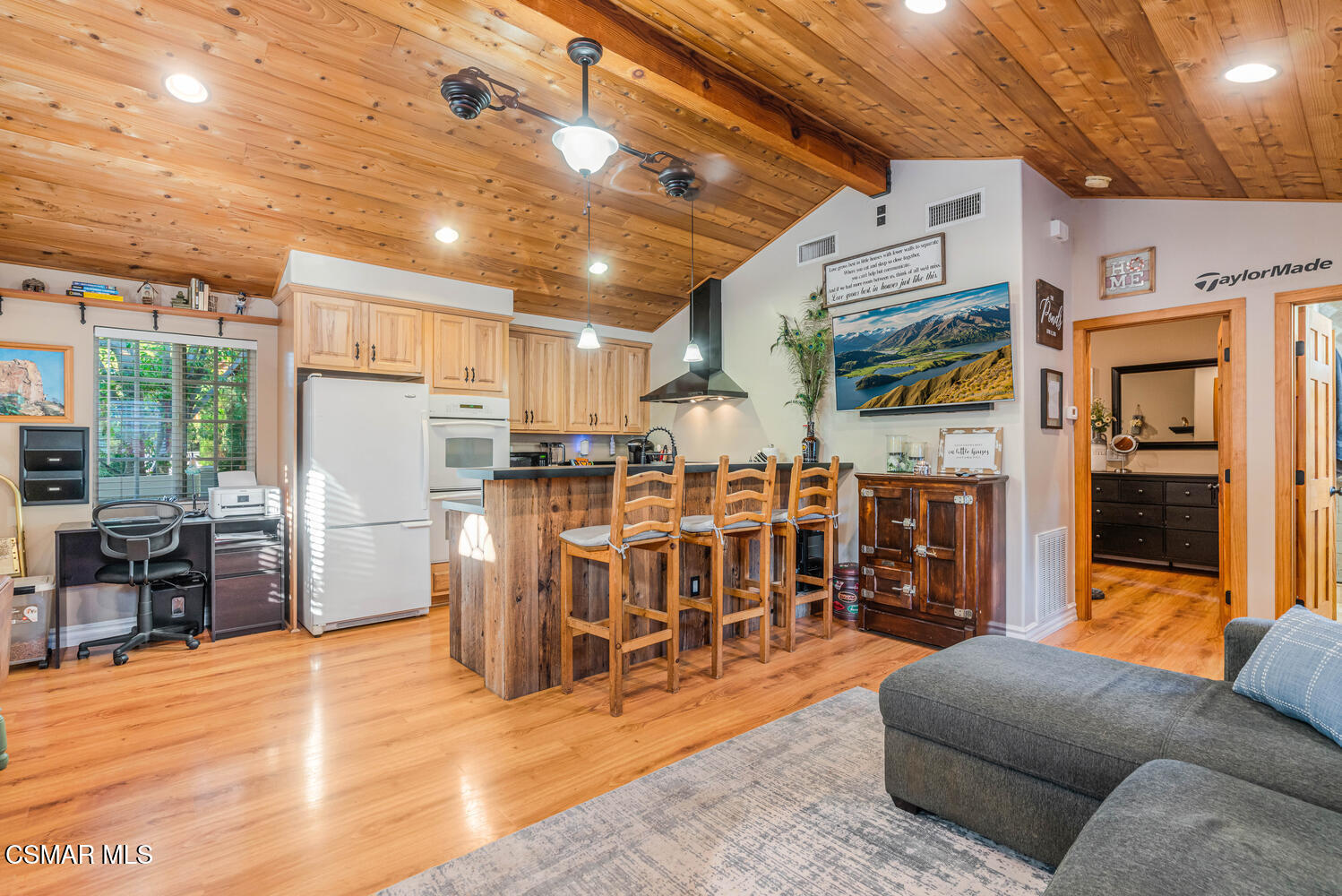 1088 Alta Vista Road Simi Valley, CA 93063 - Photo 15 of 24 1088 Alta Vista Great Room