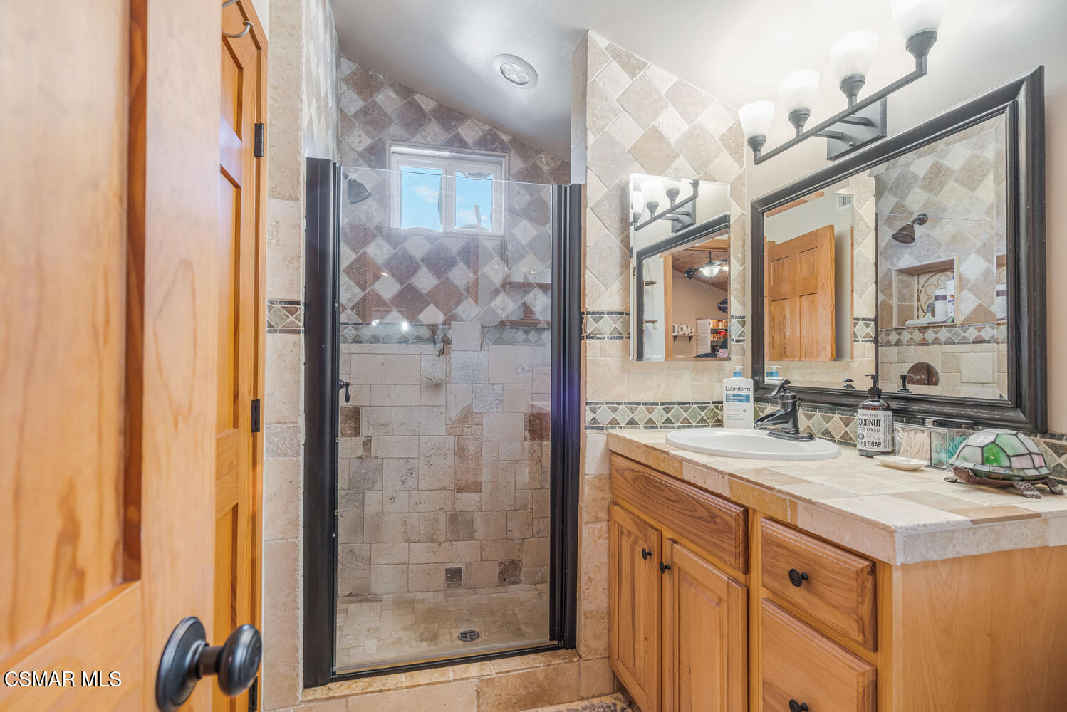 1088 Alta Vista Road Simi Valley, CA 93063 - Photo 20 of 24 1088 Alta Vista Bath