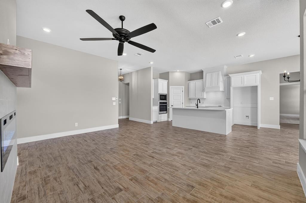 1026 Colt Road Springtown, TX 76082 - Photo 7 of 40 Gallery Image 7