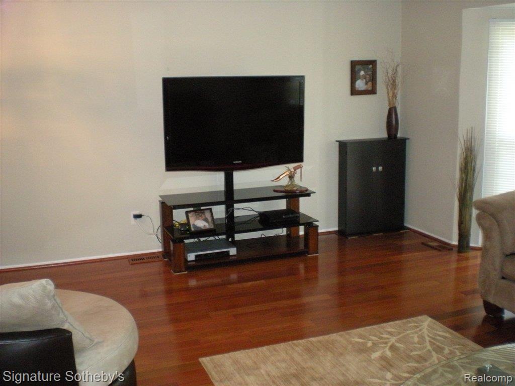 Living Room #1.JPG