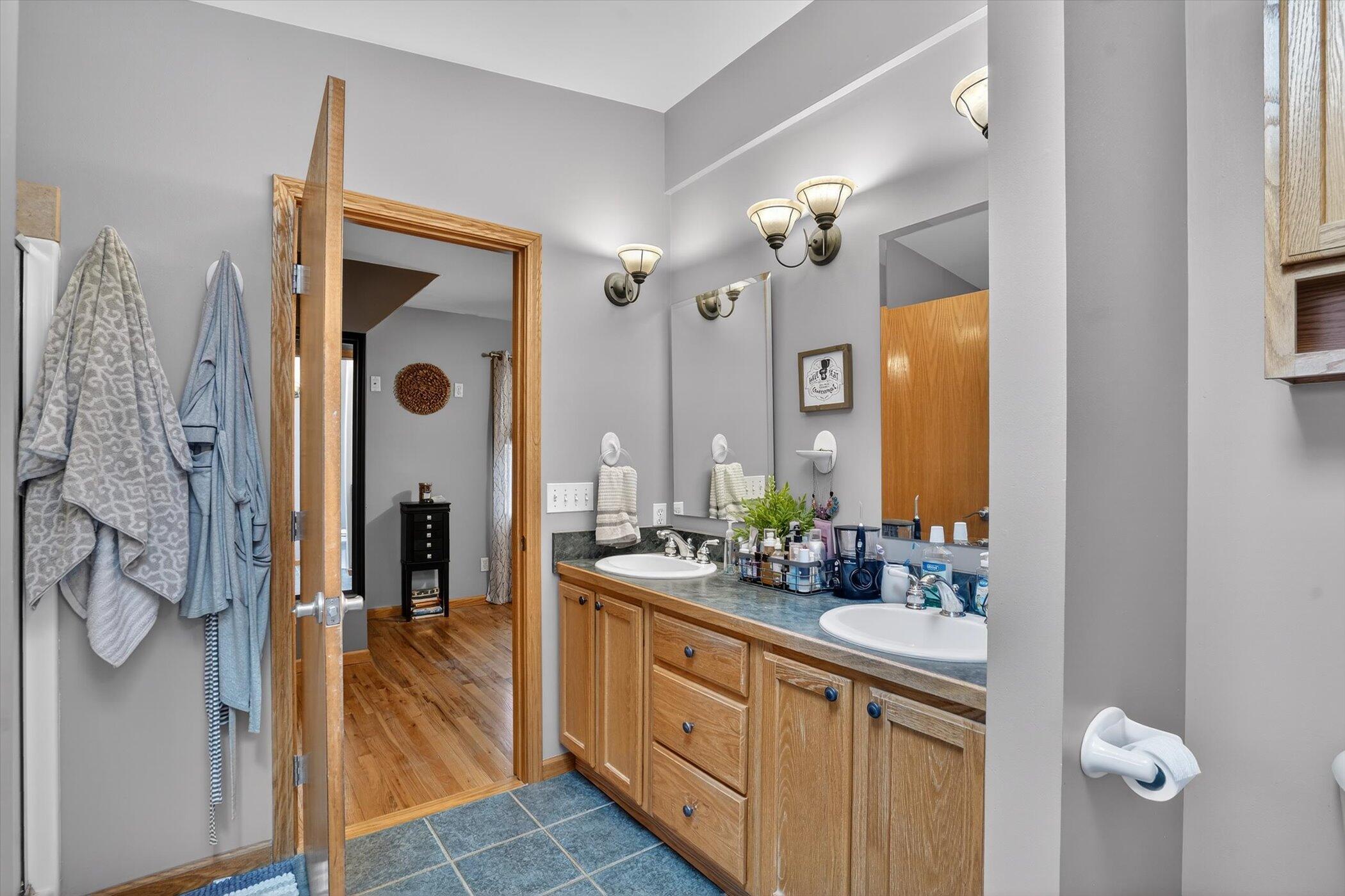 11531 Rutan Circle Jerome, MI 49249 - Photo 21 of 56 21-11531 Rutan Cir Jerome-Windowstill