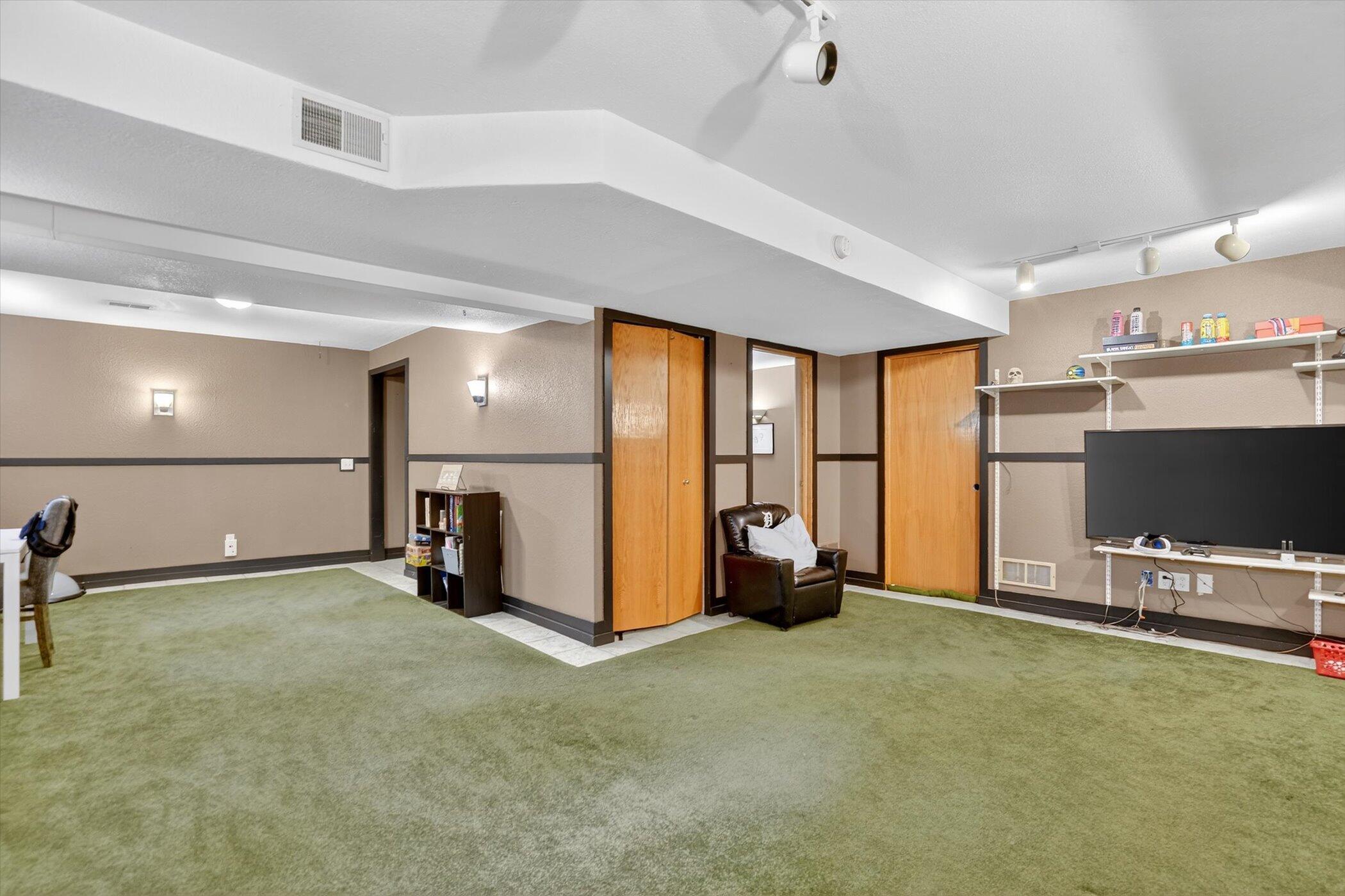 11531 Rutan Circle Jerome, MI 49249 - Photo 29 of 56 29-11531 Rutan Cir Jerome-Windowstill