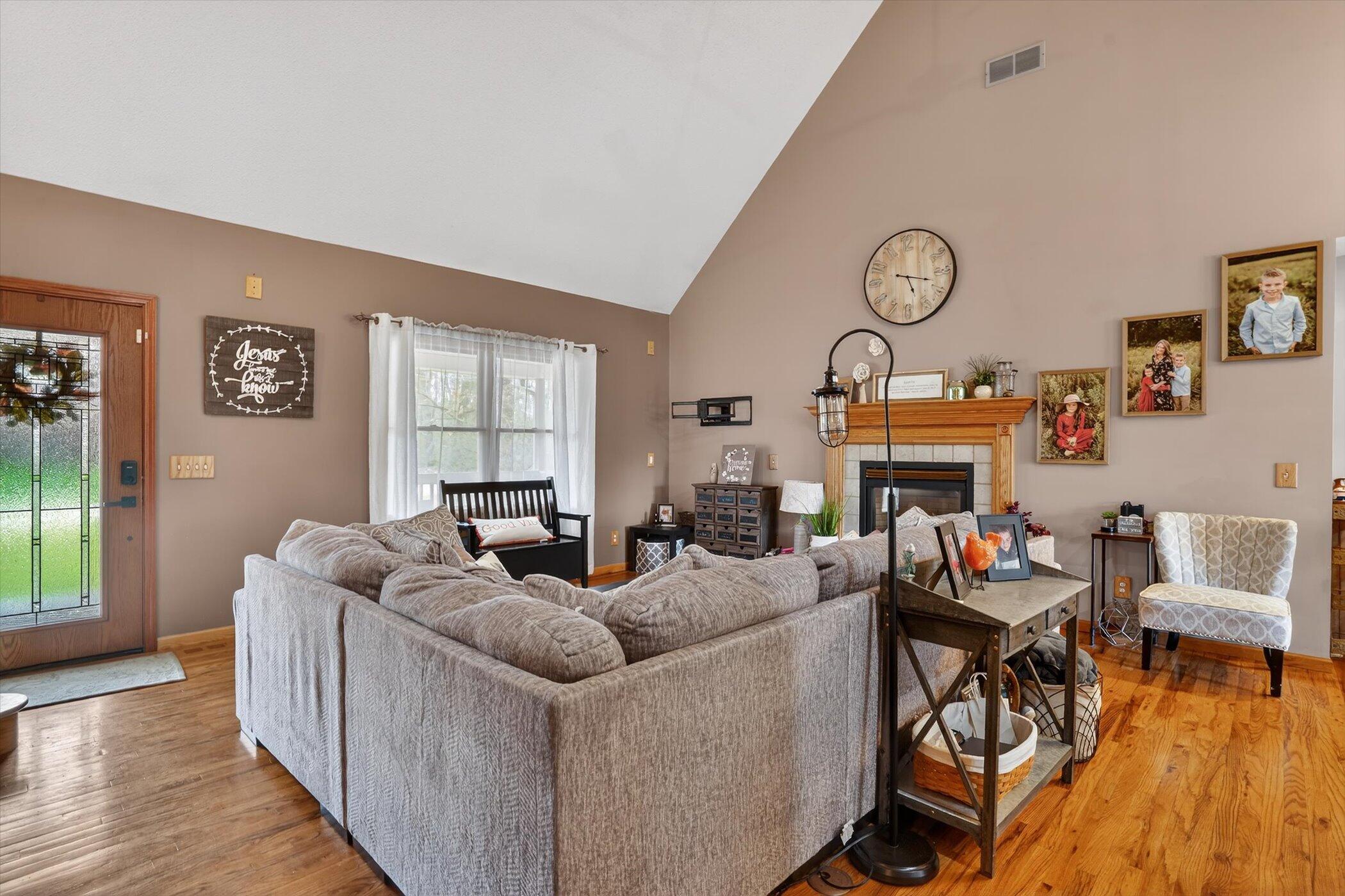 11531 Rutan Circle Jerome, MI 49249 - Photo 6 of 56 06-11531 Rutan Cir Jerome-Windowstill