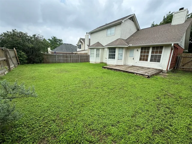a view of a house with a backyard