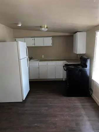 $950 | 1000 Chihuahua Street, Unit B, Lockhart, TX 78644