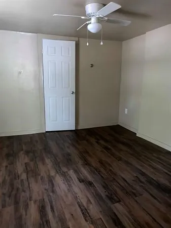 $950 | 1000 Chihuahua Street, Unit B, Lockhart, TX 78644