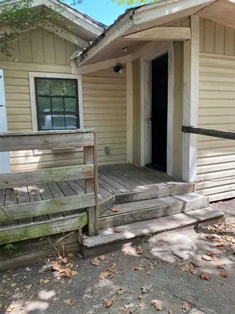 $950 | 1000 Chihuahua Street, Unit B, Lockhart, TX 78644