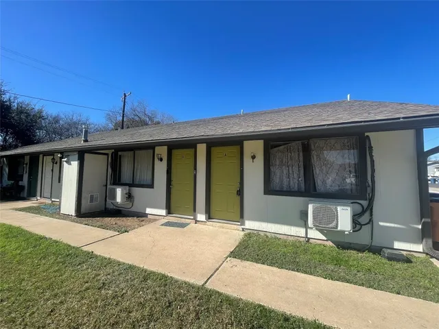 $800 | 2609 Ektom Drive, Unit A, Austin, TX 78745