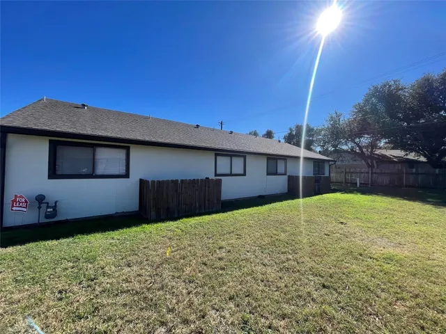 $800 | 2609 Ektom Drive, Unit A, Austin, TX 78745