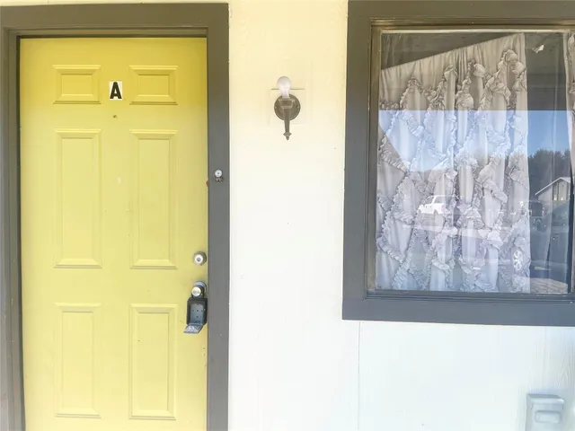 $800 | 2609 Ektom Drive, Unit A, Austin, TX 78745