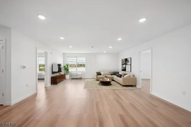 $2,350 | 369 18th Avenue, Unit 301, Newark, NJ 07108