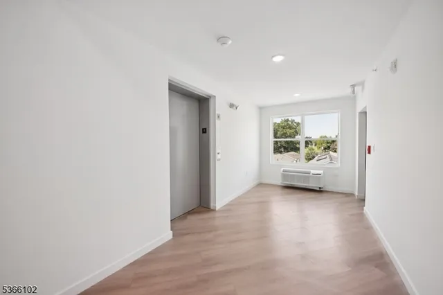 $2,350 | 369 18th Avenue, Unit 301, Newark, NJ 07108