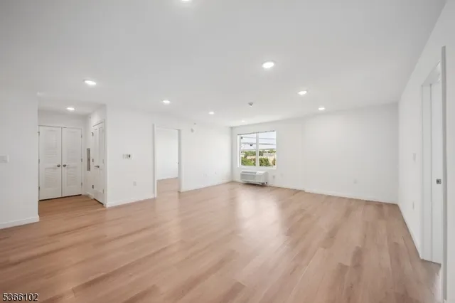 $2,350 | 369 18th Avenue, Unit 301, Newark, NJ 07108