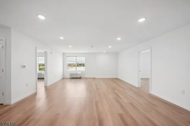 $2,350 | 369 18th Avenue, Unit 301, Newark, NJ 07108