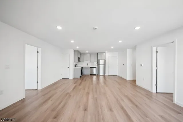 $2,350 | 369 18th Avenue, Unit 301, Newark, NJ 07108