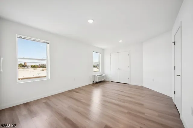 $2,350 | 369 18th Avenue, Unit 301, Newark, NJ 07108