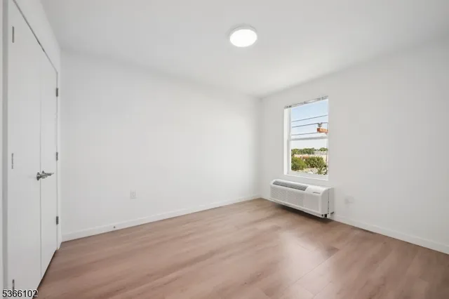 $2,350 | 369 18th Avenue, Unit 301, Newark, NJ 07108