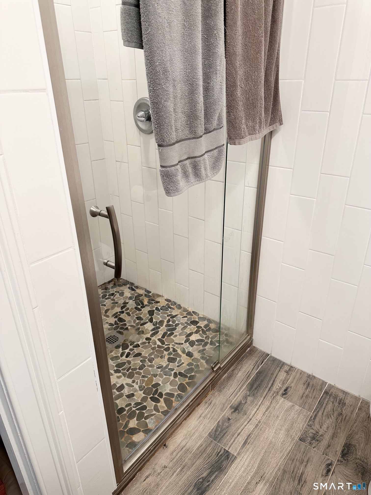 5 Bishop Road, Unit 101 West Hartford, CT 06119 - Photo 6 of 18 remodeled ,full bathroom.