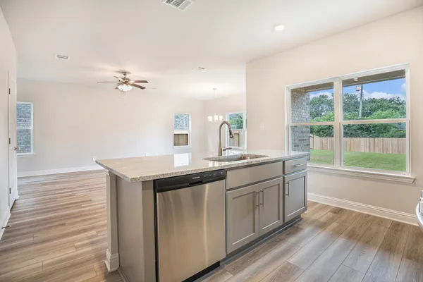 $292,900 | 4306 West Bayou Maison Circle, Dickinson, TX 77539