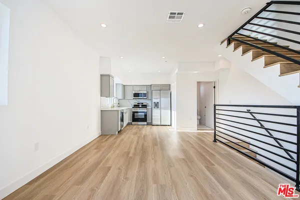 $3,574 | 11443 1/2 Hatteras Street, North Hollywood, CA 91601