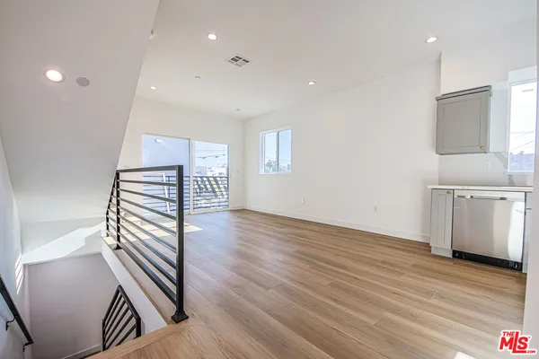 $3,574 | 11443 1/2 Hatteras Street, North Hollywood, CA 91601