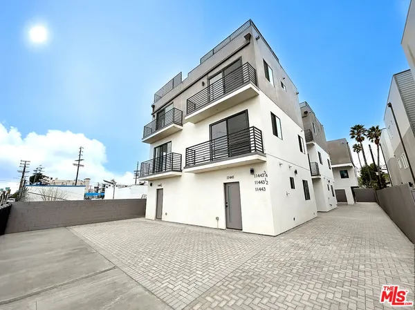 $3,574 | 11443 1/2 Hatteras Street, North Hollywood, CA 91601