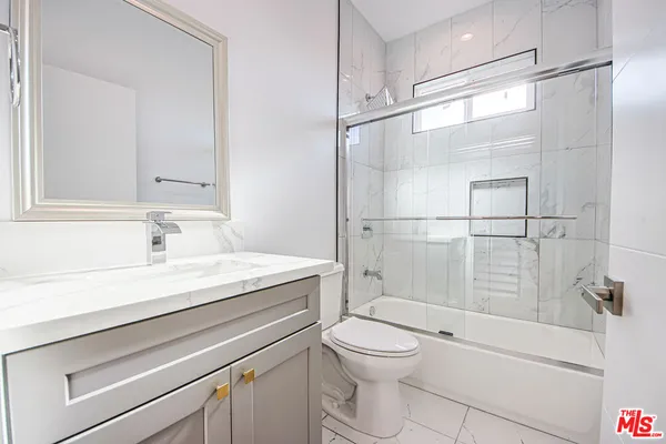 $3,574 | 11443 1/2 Hatteras Street, North Hollywood, CA 91601