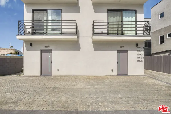 $3,574 | 11443 1/2 Hatteras Street, North Hollywood, CA 91601