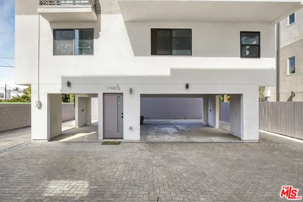 $3,574 | 11443 1/2 Hatteras Street, North Hollywood, CA 91601