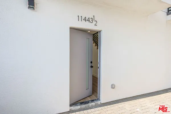 $3,574 | 11443 1/2 Hatteras Street, North Hollywood, CA 91601