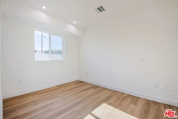 $3,574 | 11443 1/2 Hatteras Street, North Hollywood, CA 91601