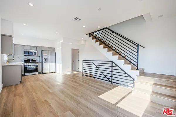 $3,574 | 11443 1/2 Hatteras Street, North Hollywood, CA 91601