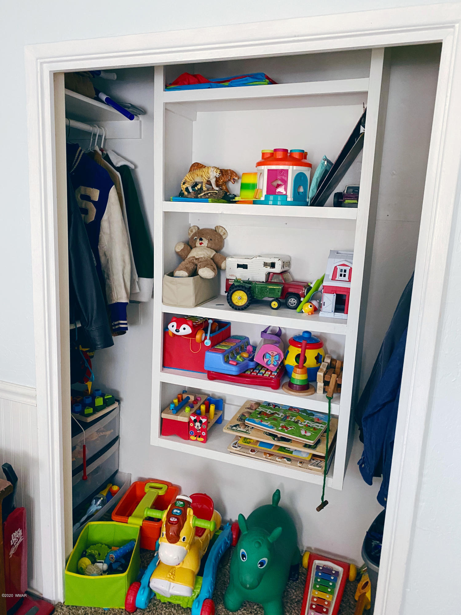241 West Center Street Snowflake, AZ 85937 - Photo 19 of 25 a room with toys and a book shelf